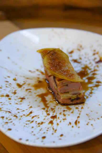 Milfulls caramel·litzat de foie gras, anguila i poma.